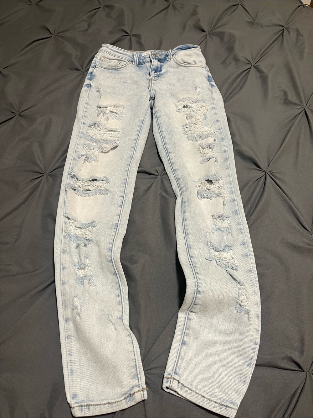 KanCan destroyed Light Wash Distressed Women’s Jeans